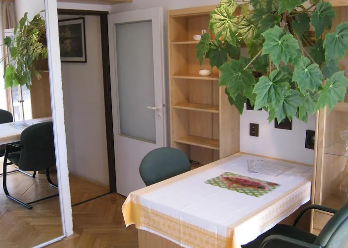 게스트하우스 Privat Apartma Ulrych 리베레츠