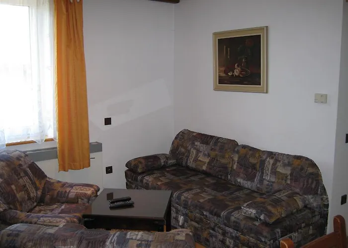 Privat Apartma Ulrych 게스트하우스 3*