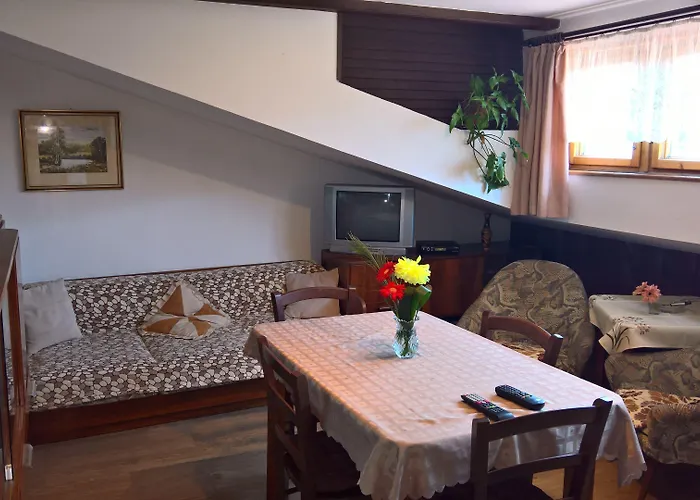 Privat Apartma Ulrych 게스트하우스 3*